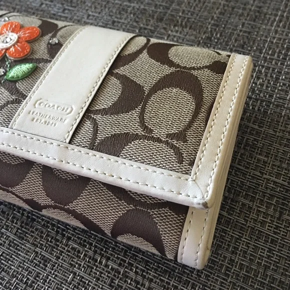 Coach Brown and White Canvas Wallet with Floral Embroidery - Picture 4 of 4